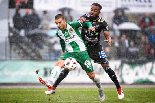 Hammarbys Vladimir Rodic och Carlstads Uchenna Ike