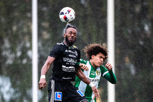 Carlstads Uchenna Ike och Hammarbys Neto Borges
