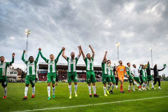Hammarbys spelare jublar