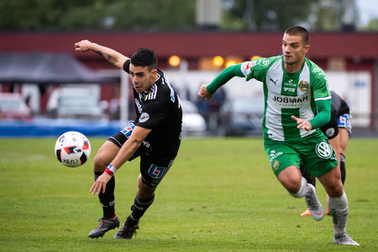 Carlstads Michel Yanez Hernandez och Hammarbys Vladimir
