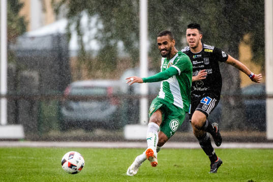 Hammarbys Junes Barny och Carlstads Michel Yanez Hernandez