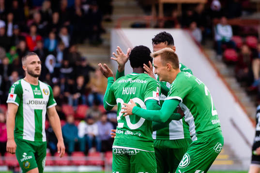Hammarbys spelare jublar