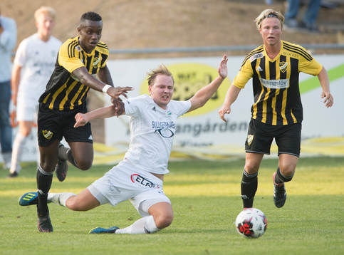 IFK Hässleholms Carl Mujaguzi och Gustaf Lindroth i