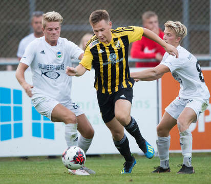IFK Hässleholms Theo Ekström i matchen i division 2