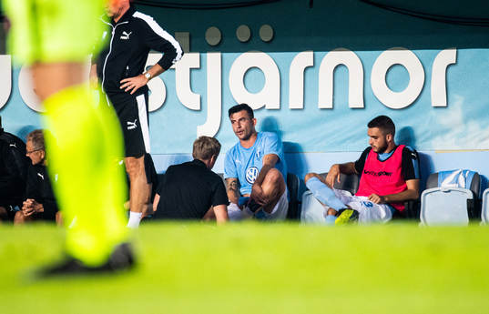 Behrang Safari of Malmö FF injures his foot