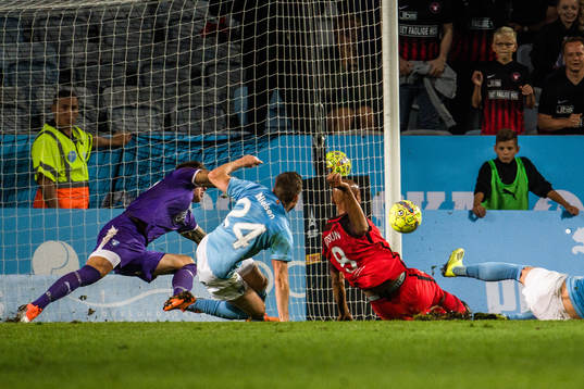 Ayo Simon Okosun of Midtjylland scores the 2-2 goal behind