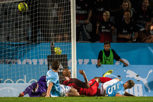Ayo Simon Okosun of Midtjylland scores the 2-2 goal behind