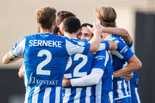 IFK Göteborgs Sargon Abraham jublar med lagkamrater