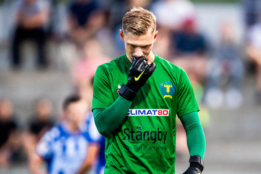 Torns målvakt Philip Mårtensson deppar
