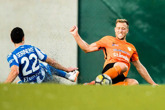 IFK Göteborgs Giorgi Kharaishvili och Torns Adam Olofsson
