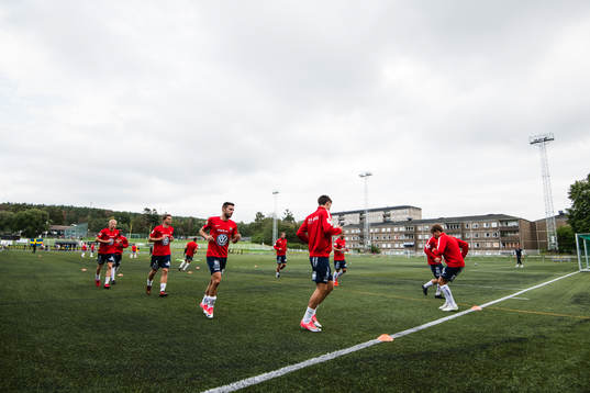 Örgrytes spelare värmer upp