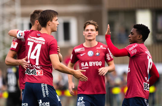 Örgrytes Daniel Paulson och Dida Rashidi jublar