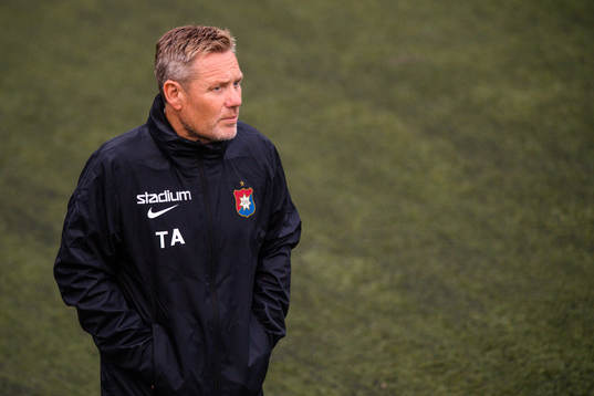 Örgrytes tränare Thomas Askebrandunder fotbollsmatchen i