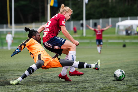 Hisingbackas målvakt Joseph Leke Asong och Örgrytes