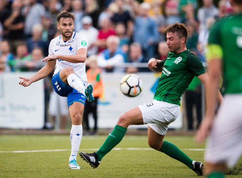 Norrköpings Johannes Vall skjuter bollen förbi Brottbys