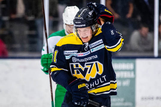 s Johan Johnsson lämnar isen