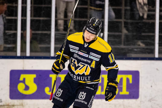 s Simon Önerud jublar
