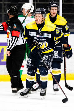 s Johan Johnsson grimaserar