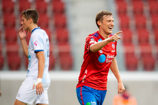 Helsingborgs Anda Runar Bjärnason jublar medan en av