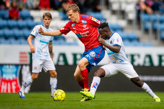 Helsingborgs Andri Runar Bjarnason och Gefles Isaac Shaze i