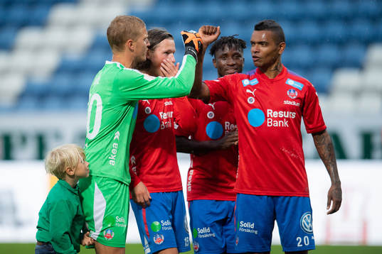 Helsingborgs Wanderson do Carma och målvakt Pär Hansson