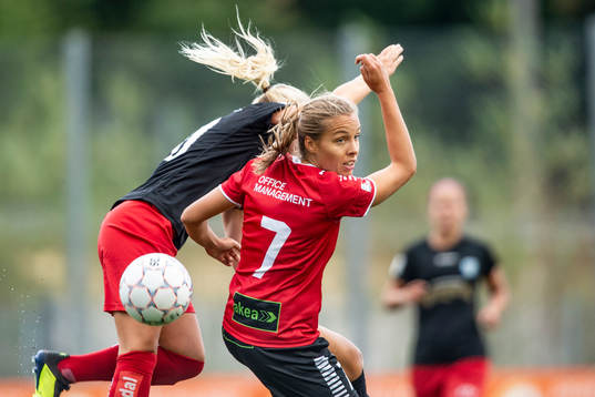 Göteborgs Elin Rubensson mot Limhamn Bunkeflos Anna Björk