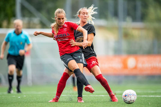 Limhamn Bunkeflos Hanna Persson mot Göteborgs Julia Roddar