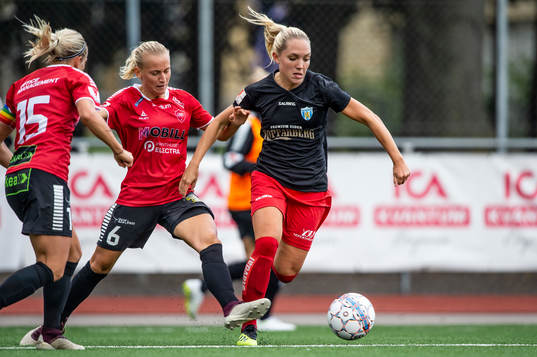 Göteborgs Elin Rubensson mot Limhamn Bunkeflos Mia Persson