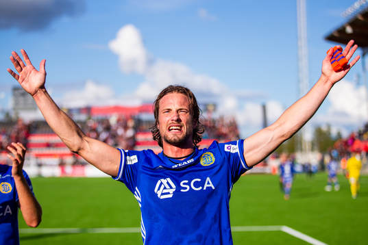 Bläddra bland fler bilder av Fotboll, Allsvenskan, Östersund - Gif Sundsvall