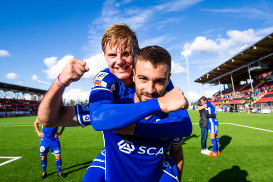 Sundsvalls Eric Björkander  (bakom) Sundsvalls Carlos