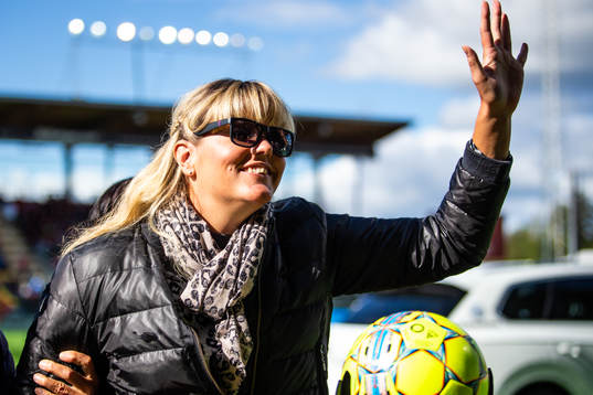 Före detta skicrosstjärnan Anna Holmlund lämnar