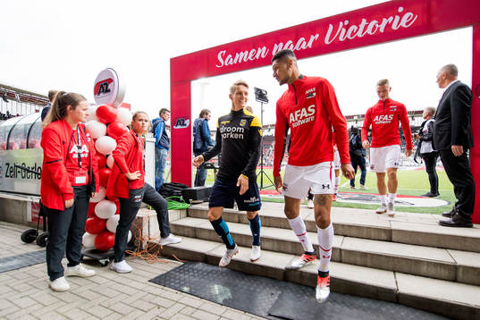 Martin Ødegaard of Vitesse and Bjørn Maars Johnsen of AZ