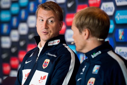 Leif Gunnar Smerud, coach of Norway U21, presents the U21