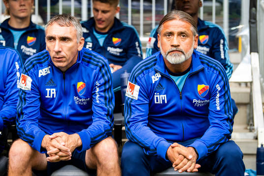 Djurgårdens tränare Özcan Melkemichel och assisterande
