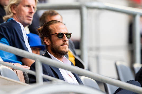 Djurgårdens Jonas Olsson på läktaren