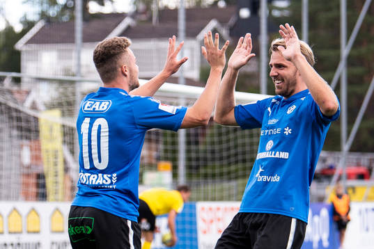 Halmstads Gabriel Gudmundsson (v) och Johan Oremo jublar