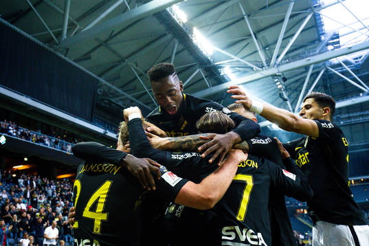 s spelare jublar med Robin Jansson