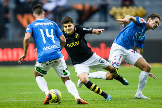 s Tarik Elyounoussi i en kamp mot Trelleborgs Alexander