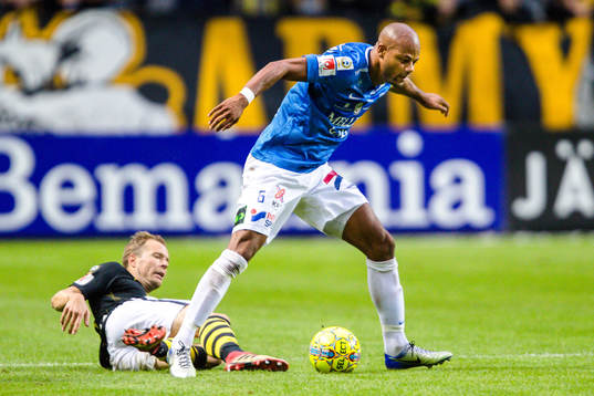 s Per Karlsson och Trelleborgs Salif Camara Jönsson