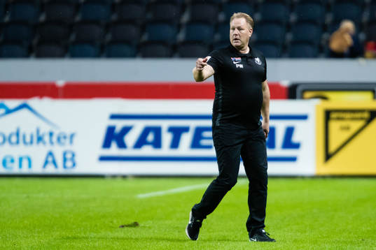 Trelleborgs tränare Patrick Winqvist deppar