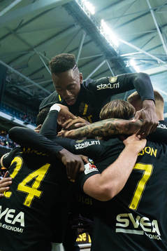 s Robin Jansson jublar med , Kristoffer Olsson, Heradi