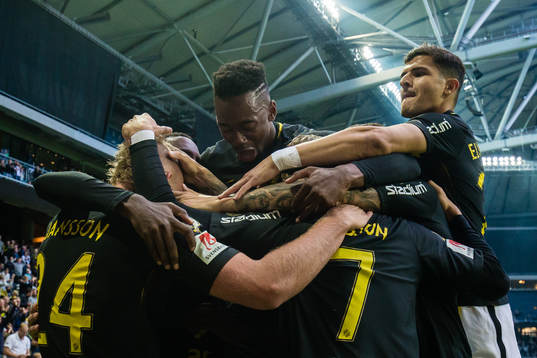 s Robin Jansson jublar med , Kristoffer Olsson, Heradi
