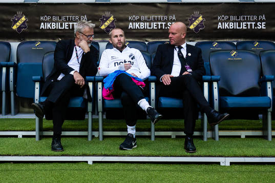 s assisterande tränare Patric Jildefalk (m)