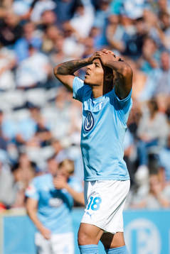 Malmö FFs Romain Gall deppar