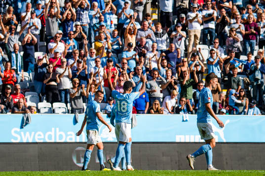 Malmö FFs  Romain Gall jublar med publiken