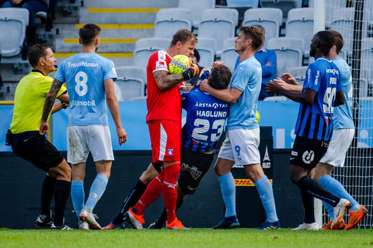 Malmö FFs  målvakt Johan Dahlin i bråk med Sirius Philip