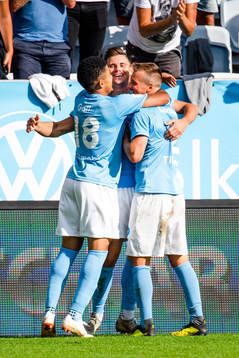 Malmö FFs Romain Gall och Eric Larsson jublar med Marcus