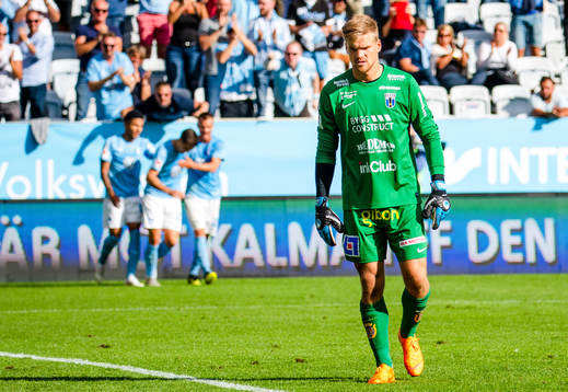 Sirius målvakt Lukas Jonsson deppar