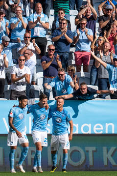 Malmö FFs Marcus Antonsson kramas om av lagkamraterna