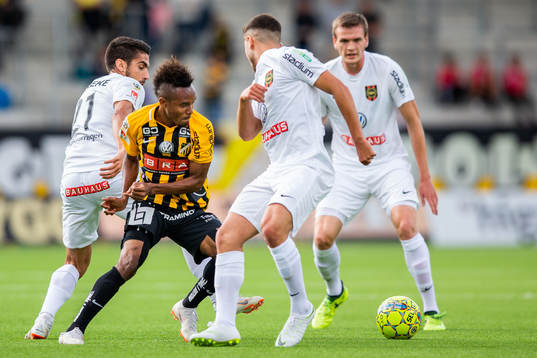 Häckens Nasiru Mohammed och Brommapojkarnas Antonio Nieves